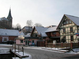 Einkaufsmarkt mit Gaststätte und Biergarten "Zum Stein"