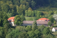 Schloss Bischofstein - Blick vom Dorf